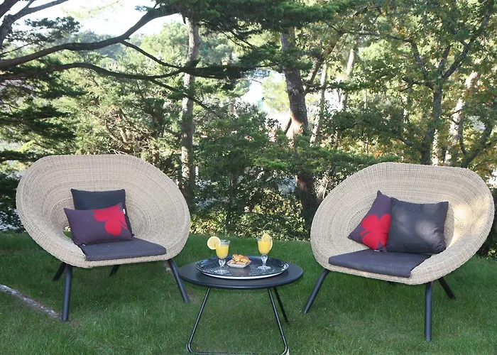 A L'ombre Des Pins 3*